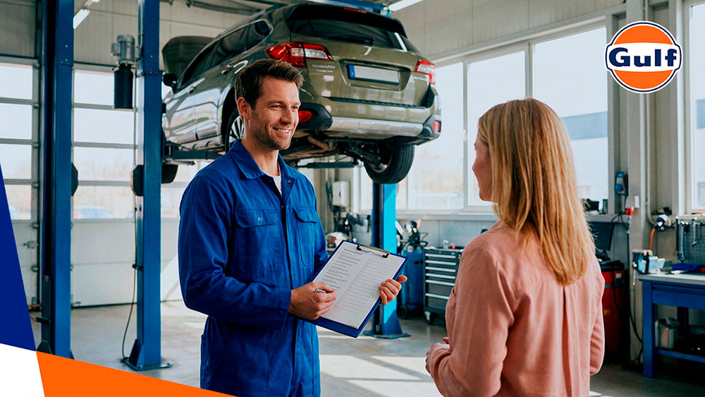 O que a cor da fumaça do escapamento fala sobre o seu motor