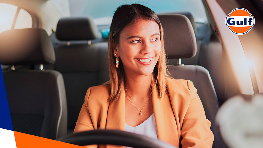 O que a cor da fumaça do escapamento fala sobre o seu motor