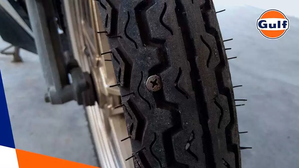 Como verificar os pneus de sua motocicleta: um guia completo
