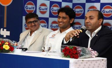 Sanjay Hinduja, MS Dhoni, Ravi Chawla 