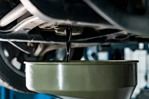 The chemistry behind dark oil, in simple terms