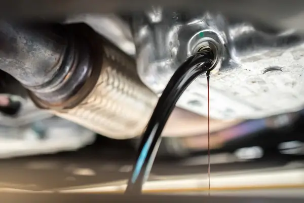 What causes engine oil to turn dark? The core reasons